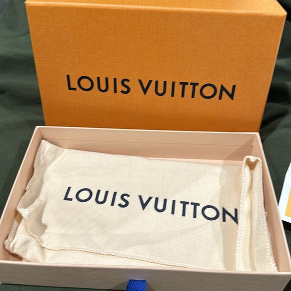 Louis Vuitton Mahina Wallet Magnolia Pink Zippy Wallet EUC dust bag box and COA - Picture 12 of 13